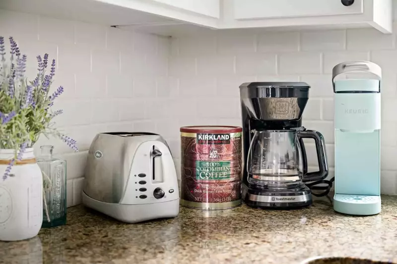 Coffee lovers are in luck as this rental provides coffee. There are also cute cafes a short drive away.