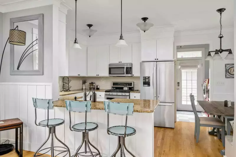 "Beautiful space, very clean, cute property. Very well decorated and perfect size for our party." - Sarah