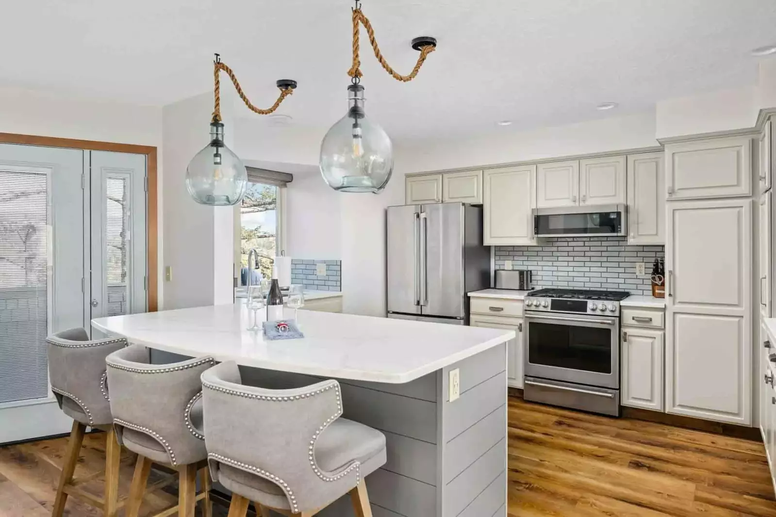 Cook delicious meals for breakfast, lunch, and dinner in this fully equipped kitchen. We suggest grabbing some seafood from a local market.