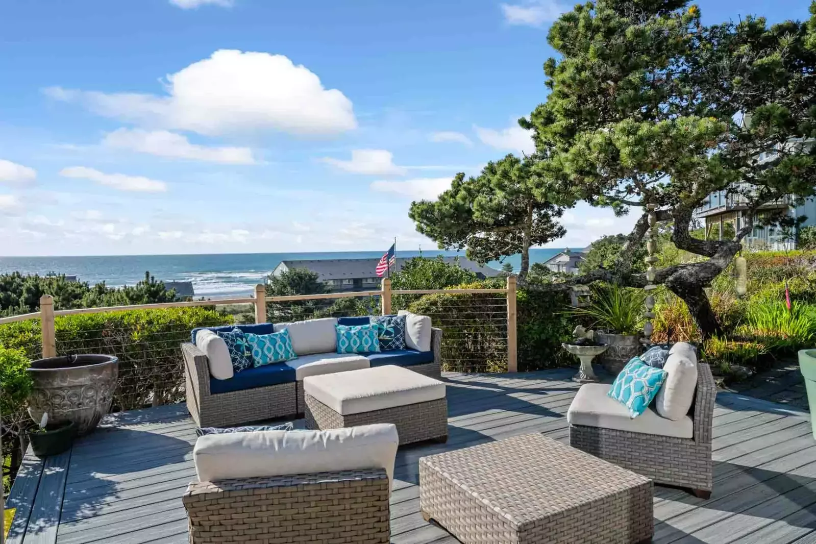 The deck is a perfect place to hang out after a day exploring Lincoln City.