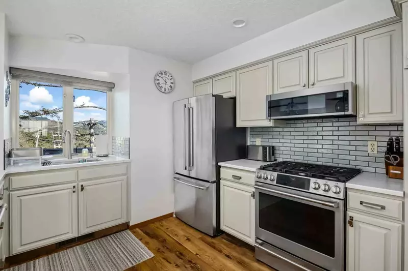 "Had a wonderful time with the family. We loved the beautiful views of the ocean. The house was well stocked with modern conveniences." - Veronica