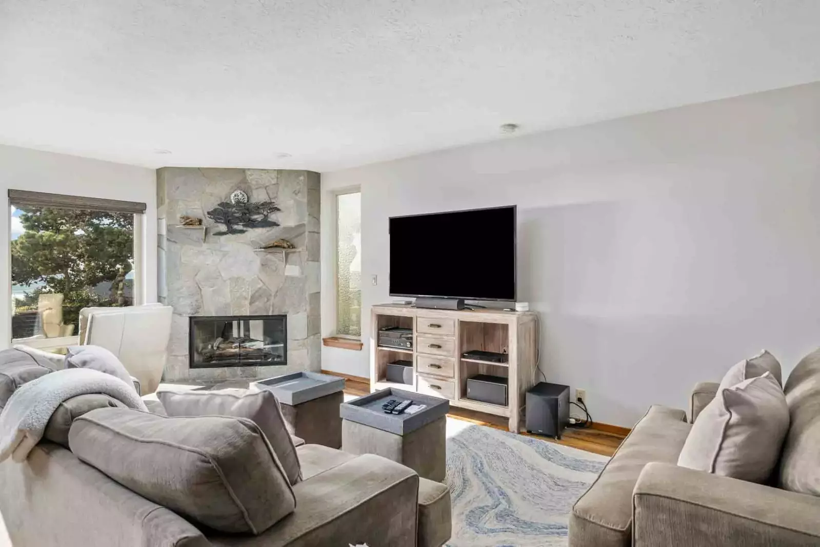 "This place is amazing! Clean and comfortable. Highly recommend!" - Addison