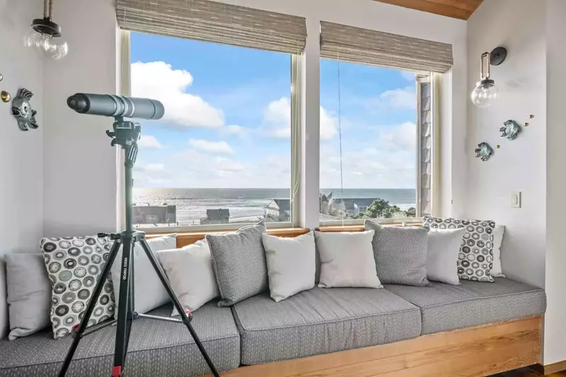 Keep an eye out for whales with this telescope. The Oregon Coast has many and they do frequent the waters off of Lincoln City.