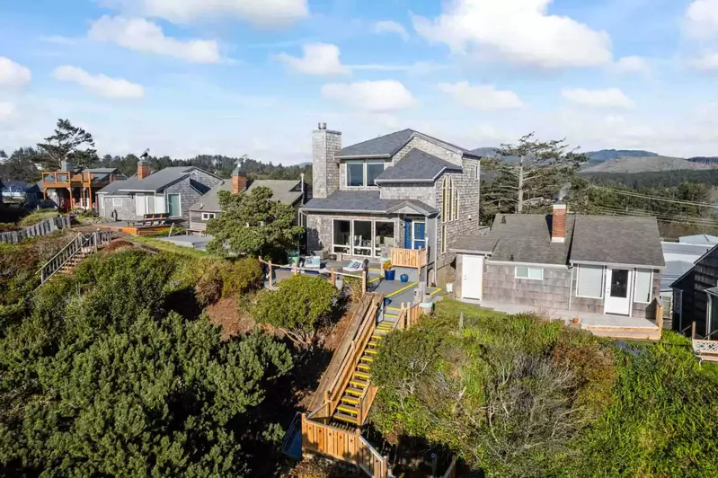 To enter the property guests ascend this stairway.