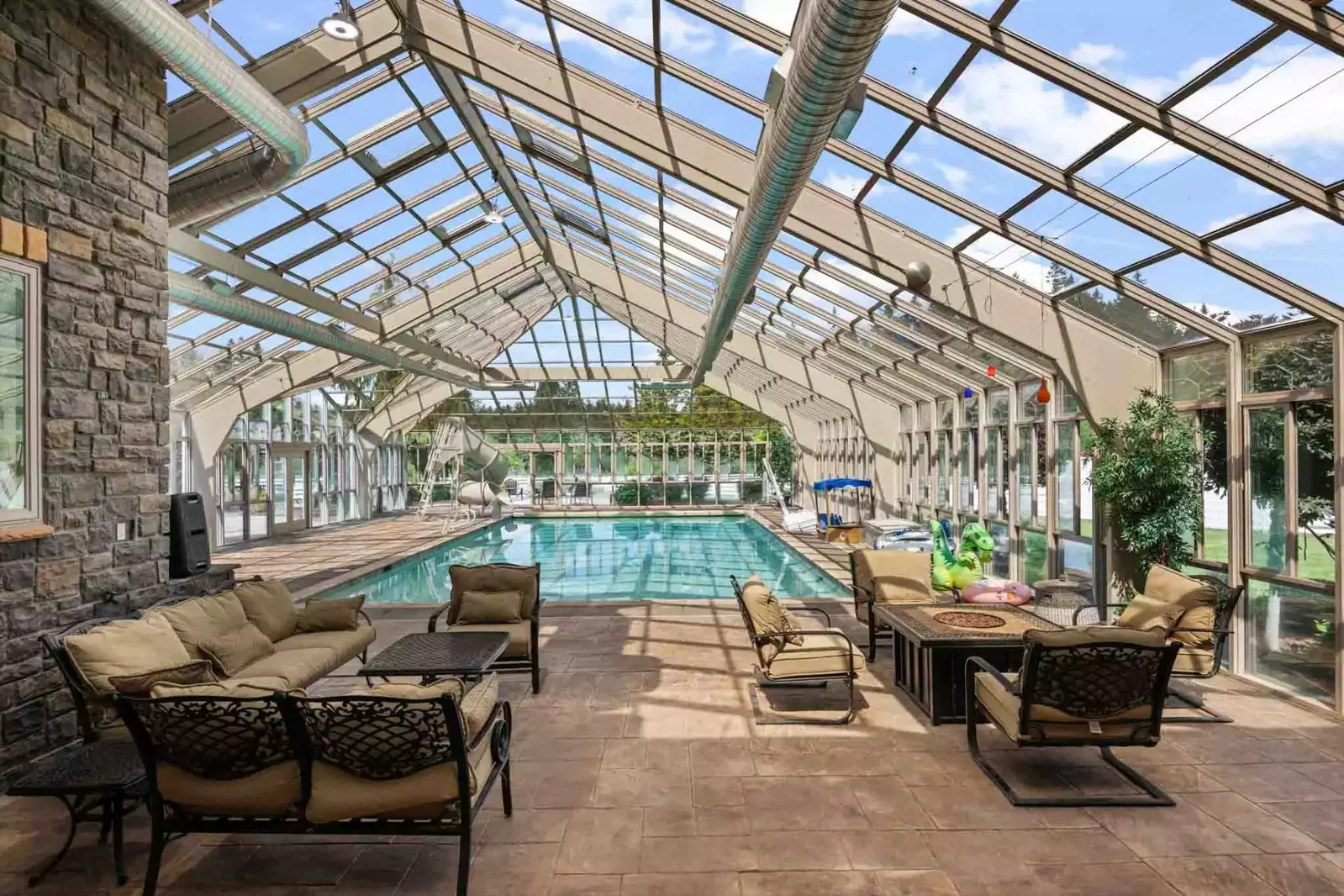 Horseshoe Haven has countless wonderful amenities. One of the best is the massive indoor pool area.