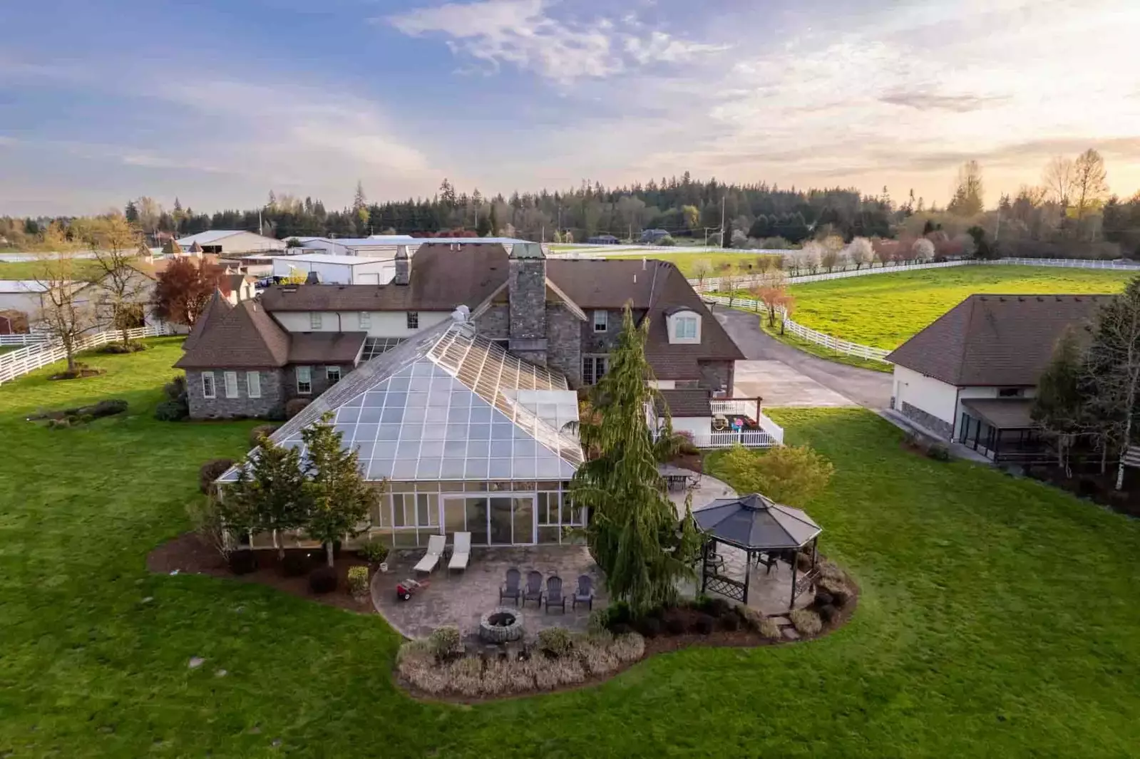 "We stayed for a week to celebrate a special occasion with friends and family and we could not have chosen a better property! " - Brian