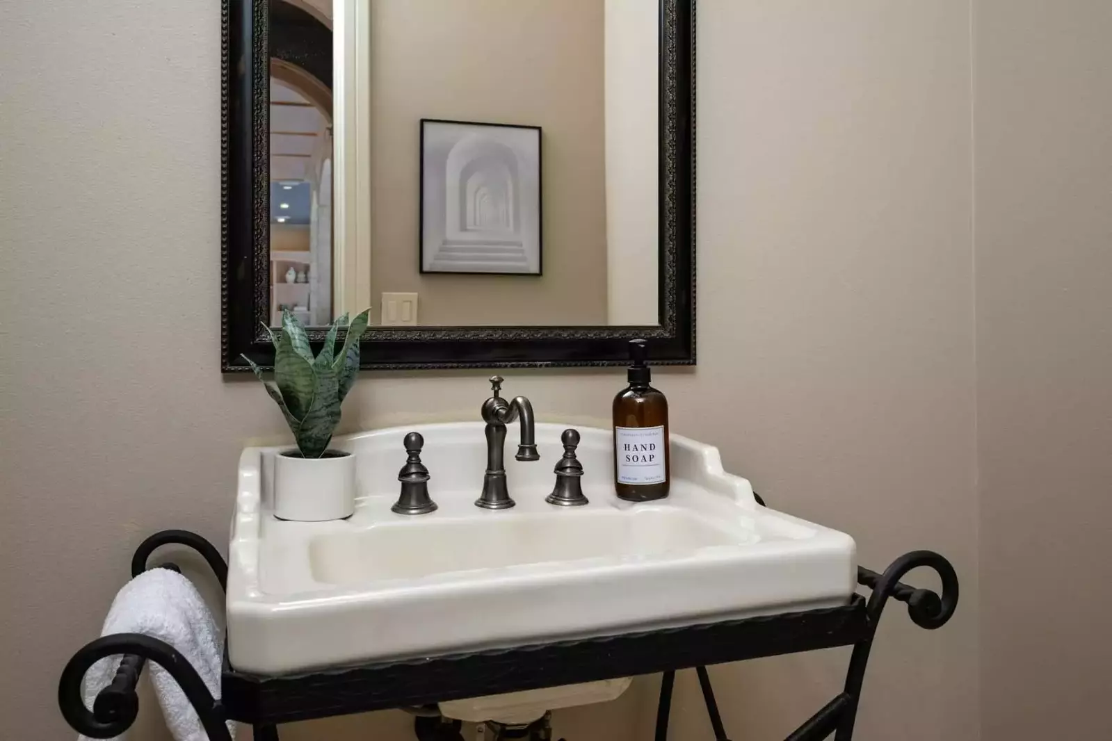 With 7.5 bathrooms everyone staying here has ample privacy.