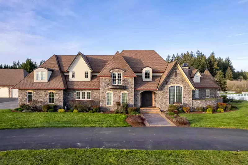 We hope we get to host you at this delightful property. Please reach out to us with any questions. We are happy to answer!