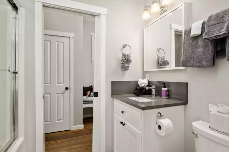 "The house was very clean, spacious for 6 people" - Angela