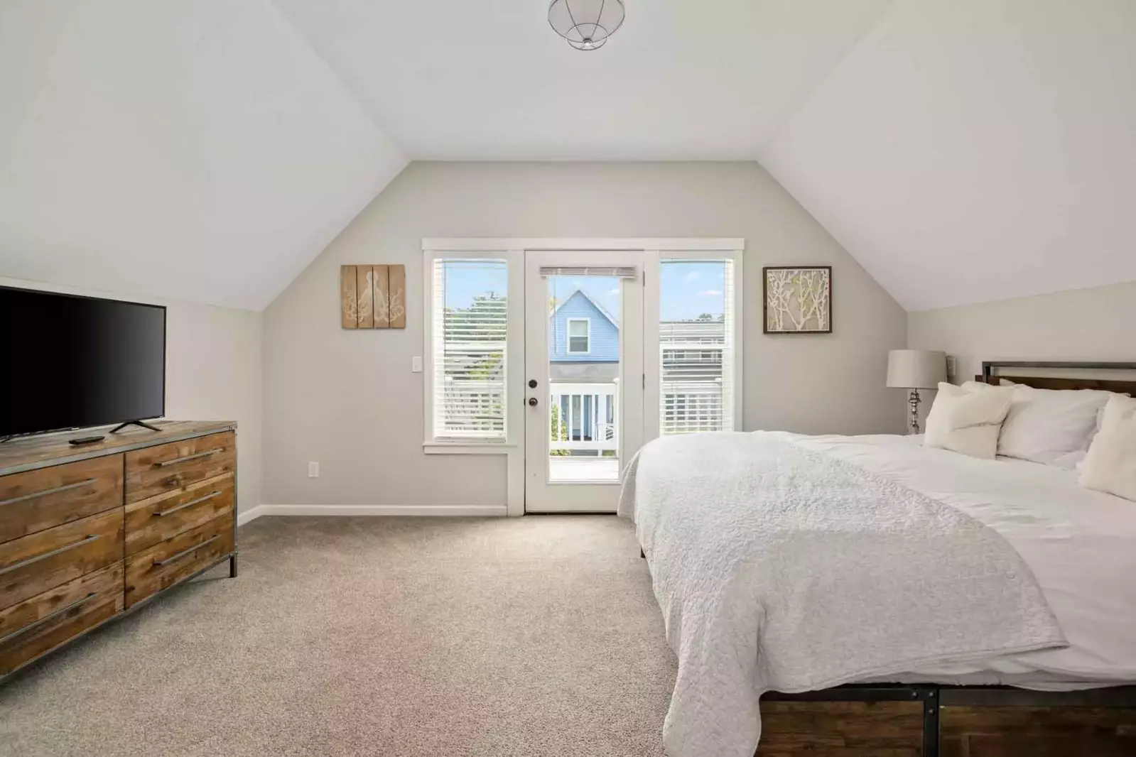 Bella Beach is a perfect place to visit if you want a quiet stay on the Oregon Coast.