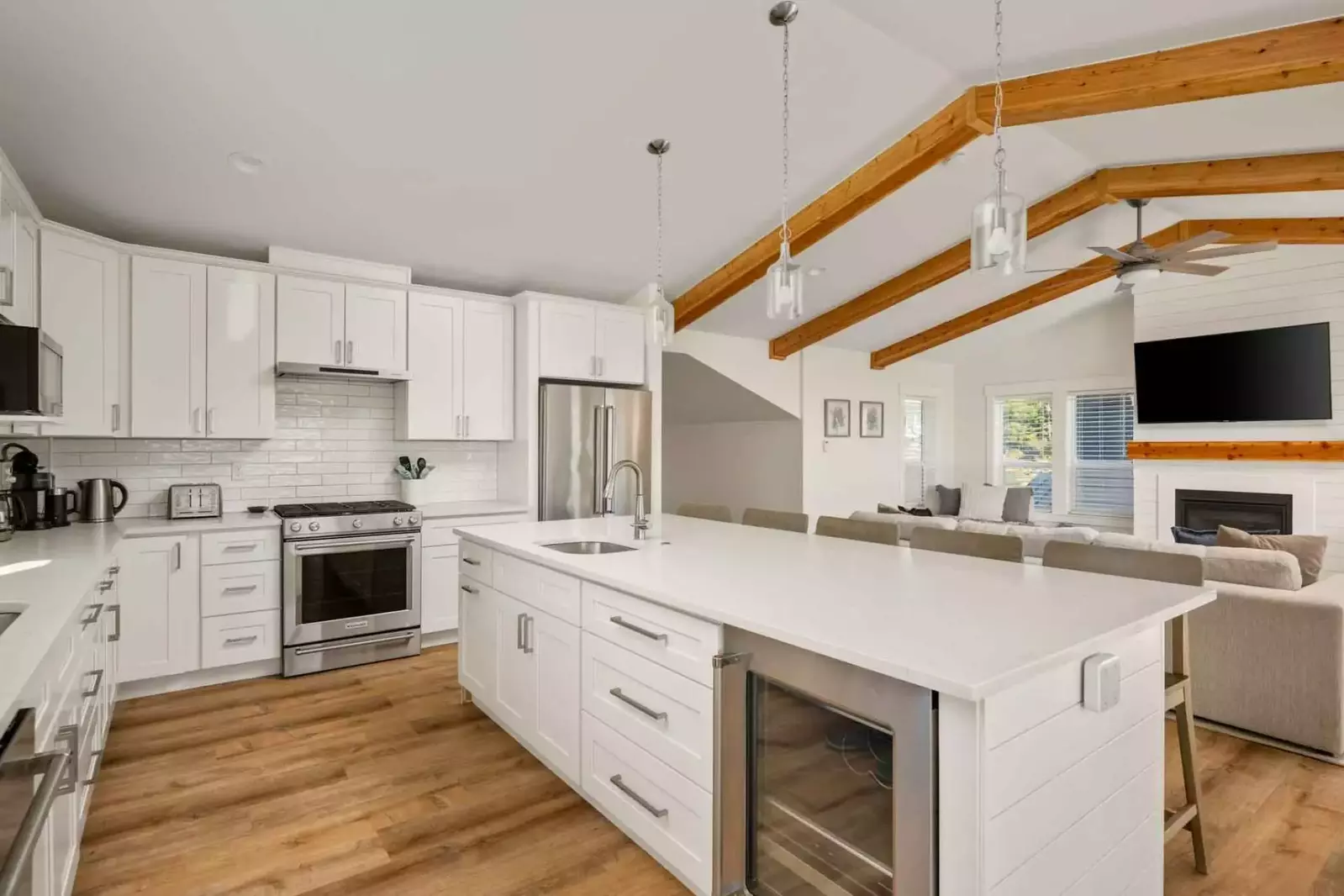 "We really enjoyed our time in this house. The views were spectacular and it was stocked with everything you need/want in a vacation home!" - Margeaux