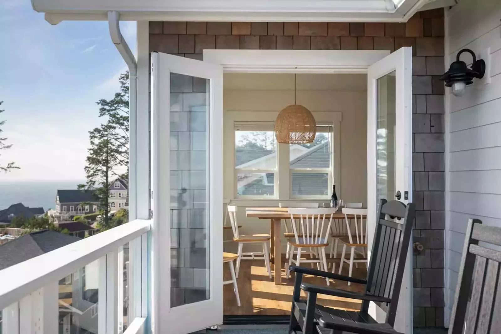 "Very responsive communication and an absolutely beautiful house" - Nikki