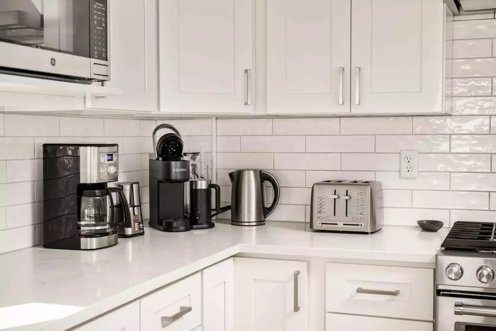 The kitchen is set up to prepare an excellent feast. Go fishing, crabbing, and clamming to make a delicious seafood meal!