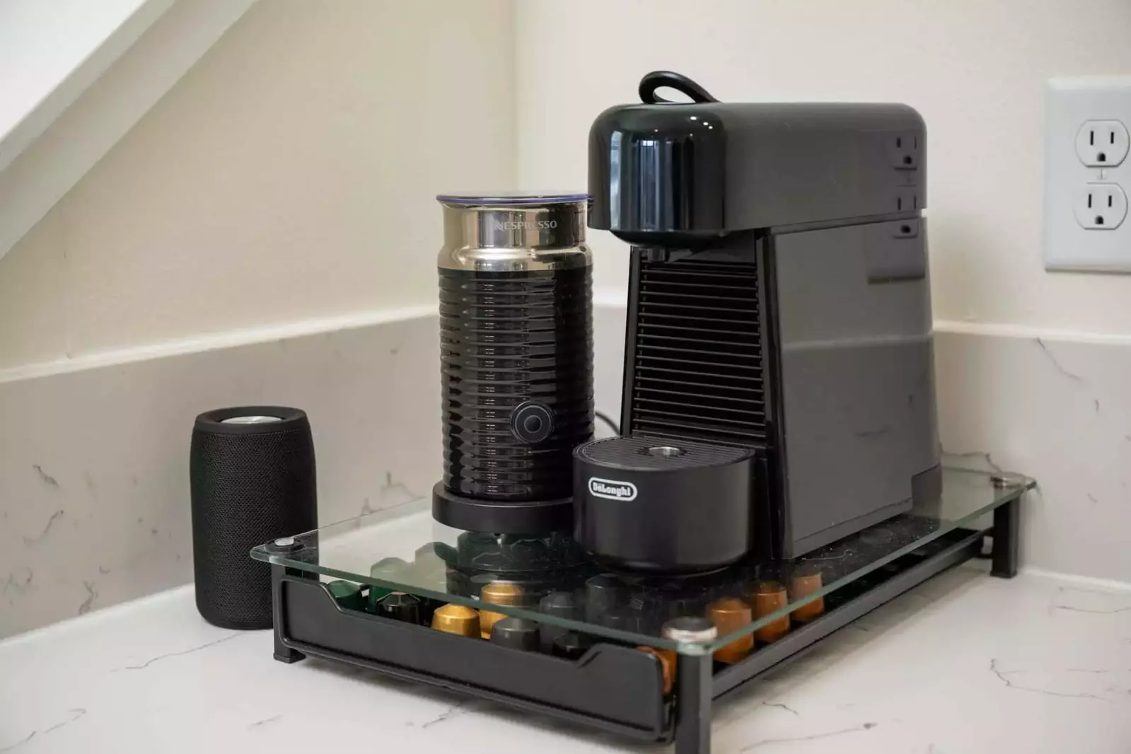 Coffee lovers are in luck as this rental provides coffee. There are also cute cafes throughout Lincoln City.