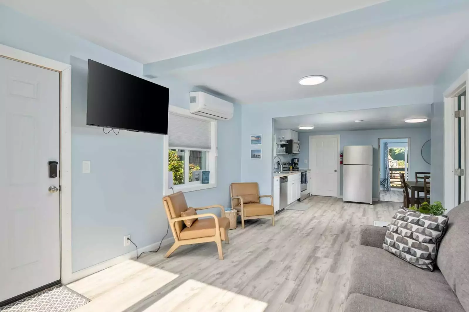 Watch you favorite movies, shows, and sports on this smart tv.