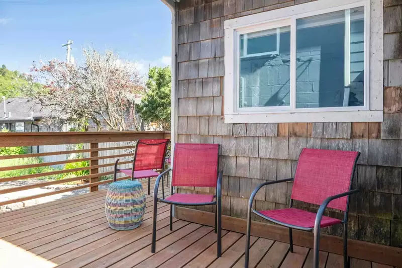 "We had a wonderful stay! It was close to the crosswalk for getting to the beach easily." - Heather