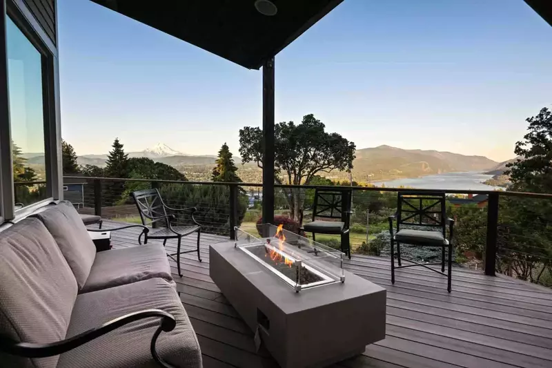 Enjoy a one of a kind view of the Columbia River Gorge while relaxing on the deck.