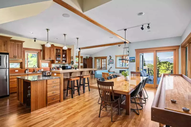 "My group of friends stayed at this house for Thanksgiving 2024 and we are already hoping to come back for Thanksgiving 2025!" - Kitty