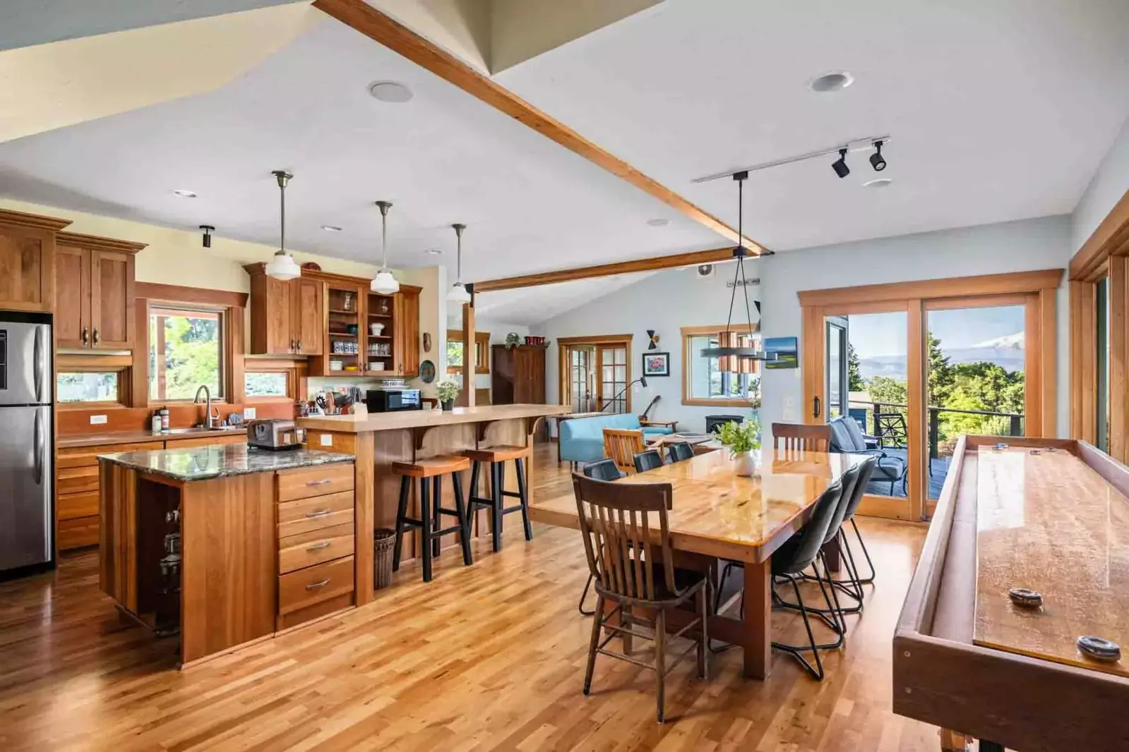 "My group of friends stayed at this house for Thanksgiving 2024 and we are already hoping to come back for Thanksgiving 2025!" - Kitty