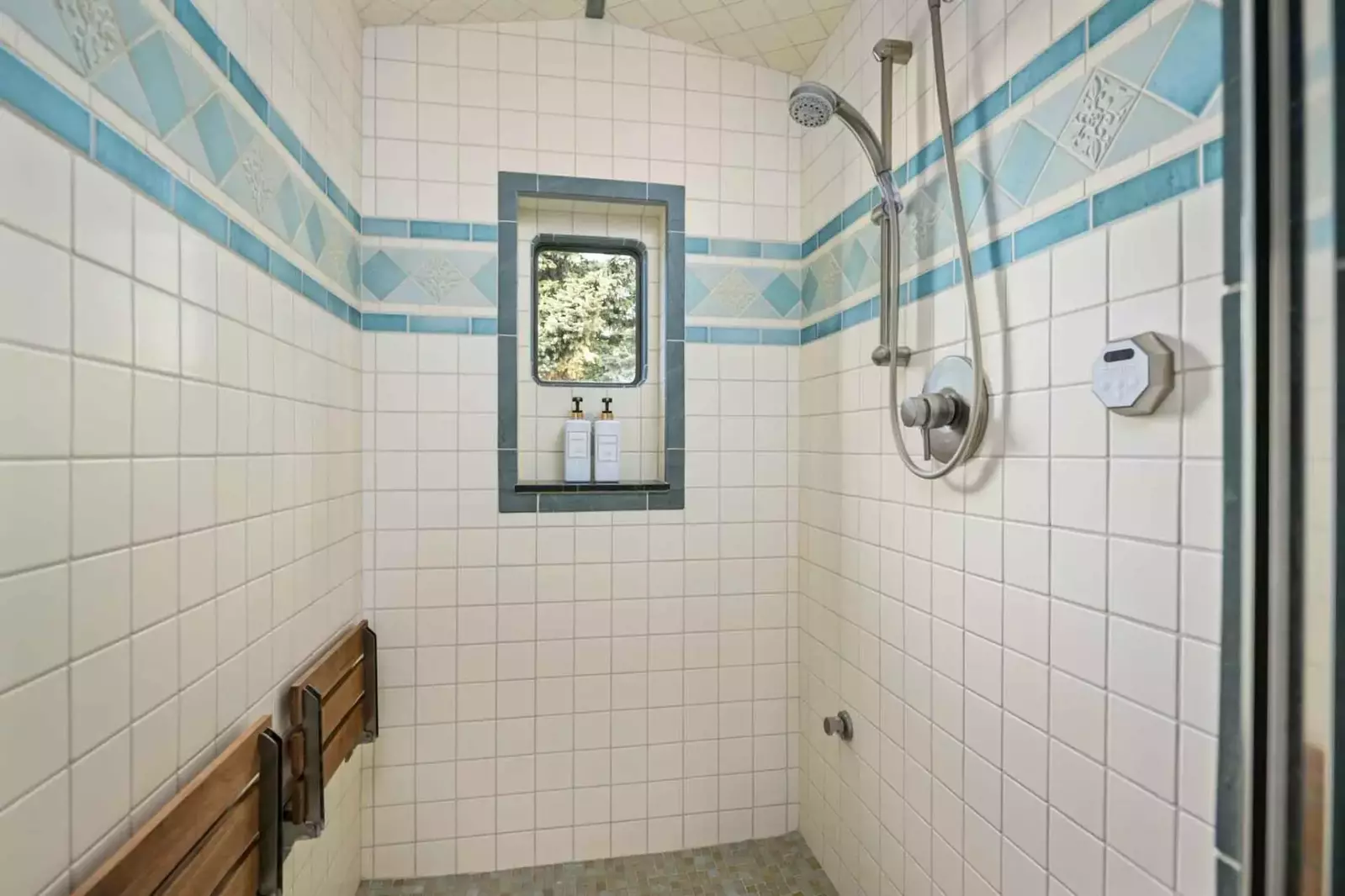 "We had a wonderful stay at your beautiful home. Wonderful views." - Donald