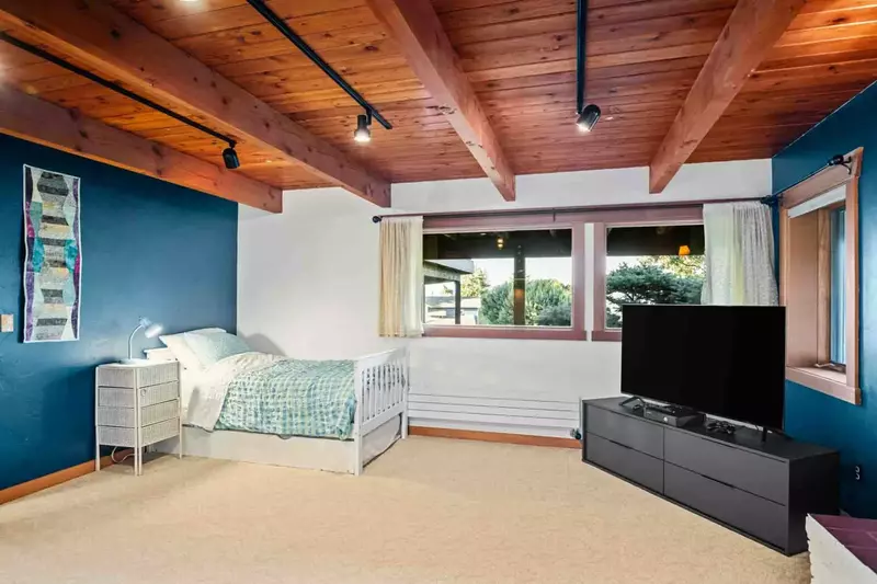 "We were a group of 10 ranging in age from 7 years old to 82, and the house worked well for us all." - Erica