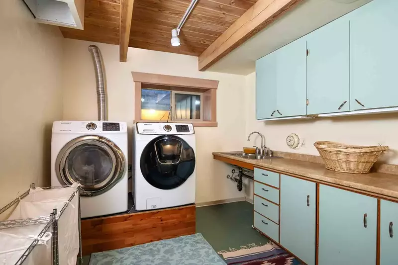 This rental has an up to date washing machine and dryer for guest use.