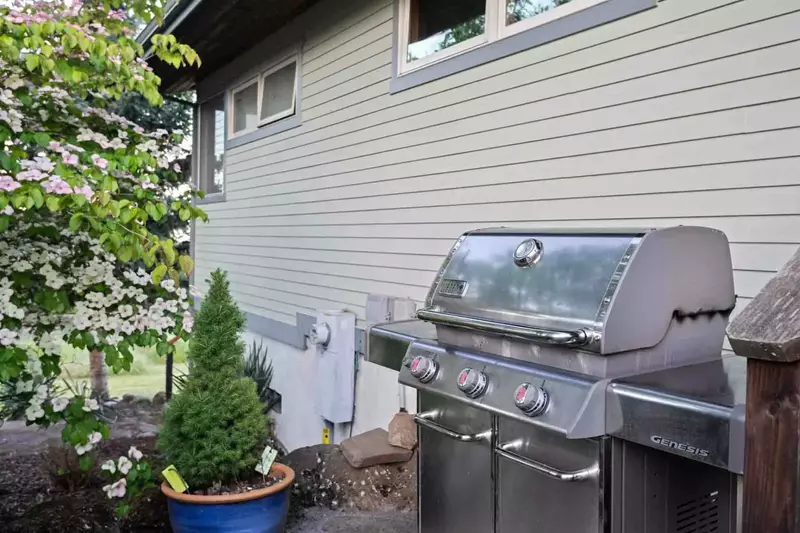 Grill up a wonderful feast on the BBQ. We suggest getting ingredients from farms near Hood River.