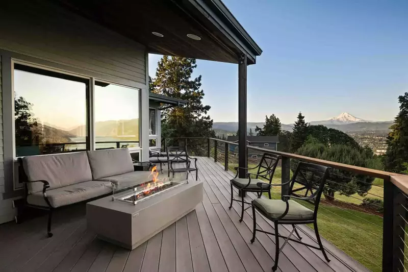"We had a blast! The house is perfect for groups and the views are amazing." - Lauren