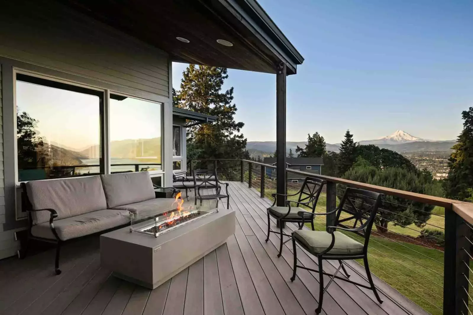 "We had a blast! The house is perfect for groups and the views are amazing." - Lauren