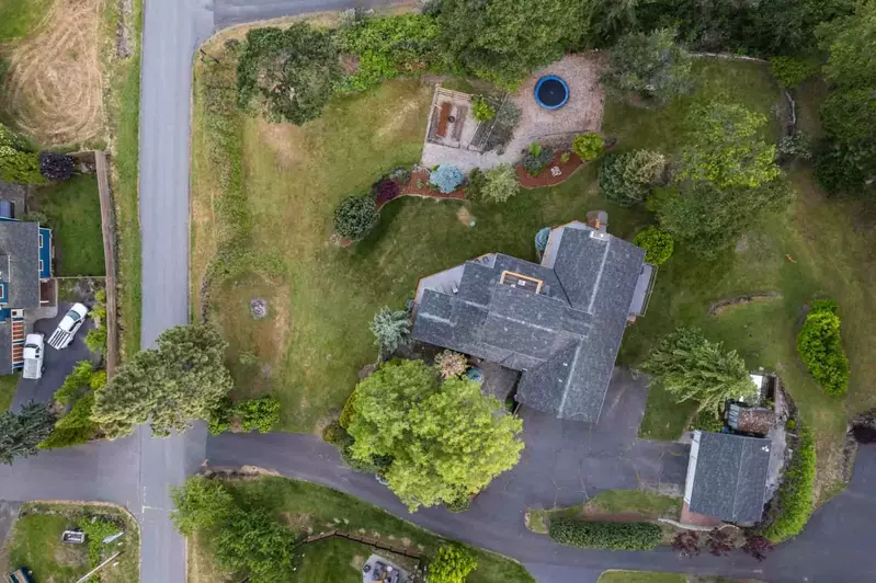 White Salmon is a peaceful town with increible access to nature along with great options for food and other activities.