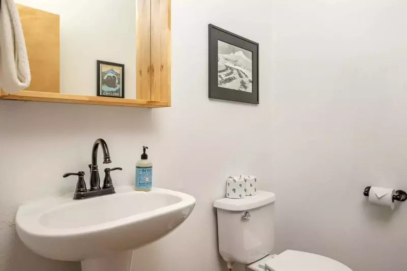 With 2.5 bathrooms everyone staying here has ample privacy.