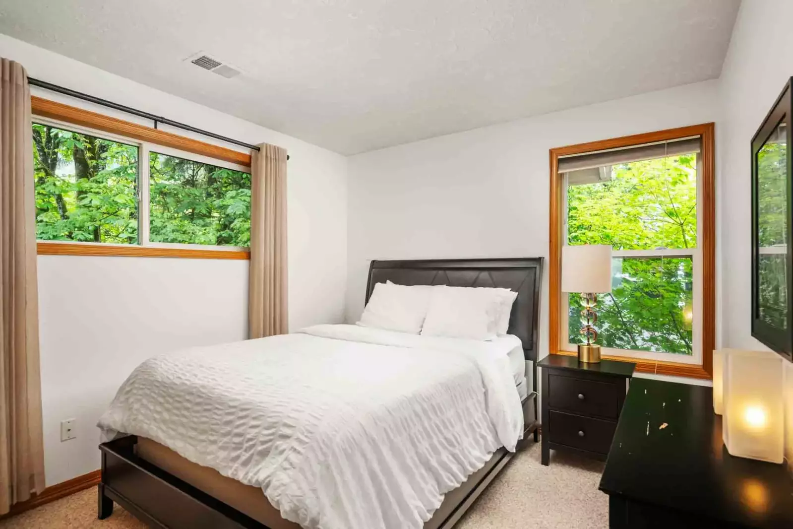 "Loved this place! So cozy and cabin vibes but also a lot of space for a big group." - Heather