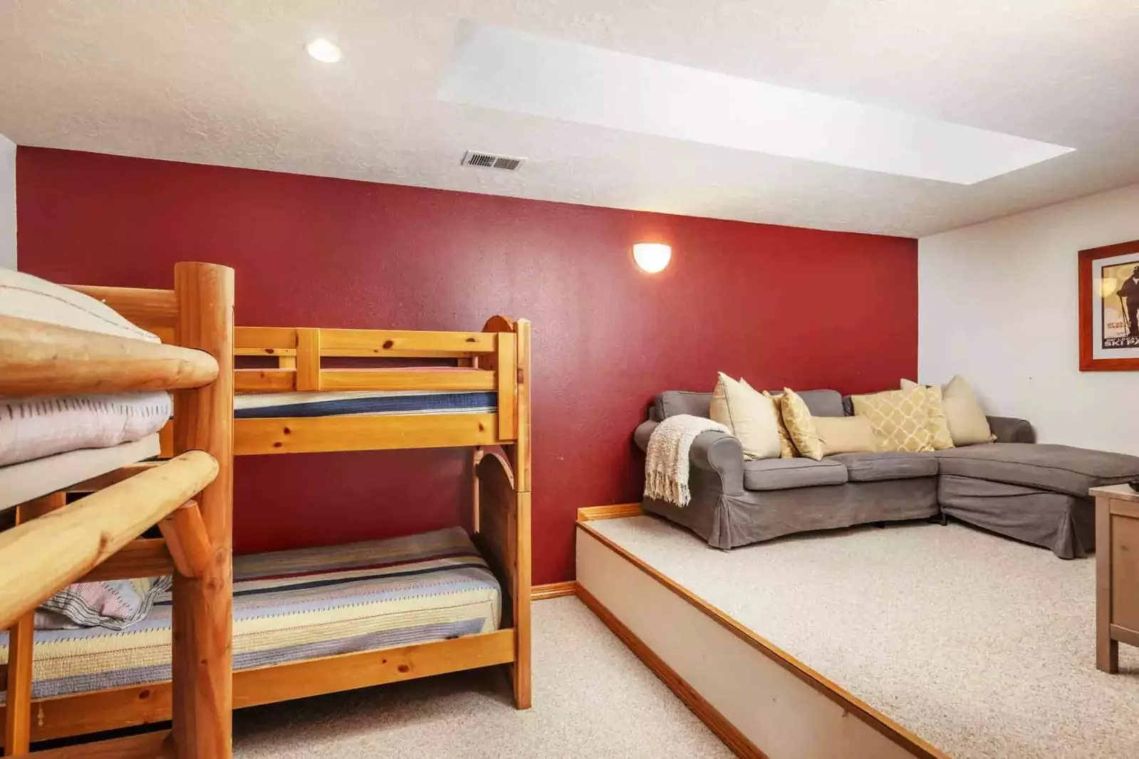 "This house was in a beautiful location, lots of trees for privacy, many restaurants, and 30 minutes from the mountain." - Elyssa