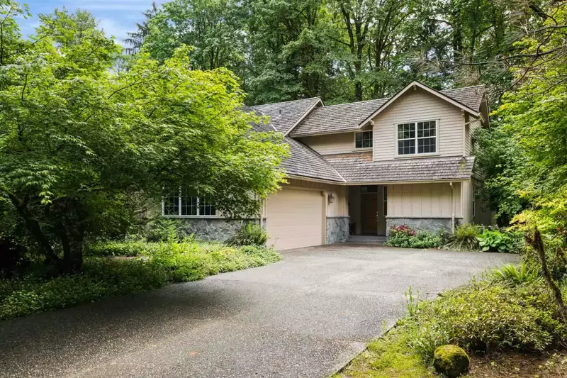 Welches is located on Highway 26 with lots of great restaurants for guests to try out.