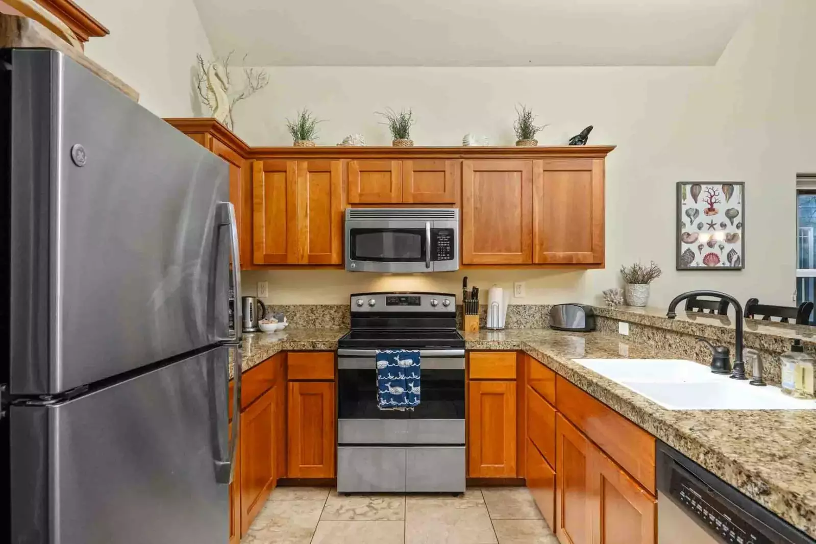Cook delicious meals for breakfast, lunch, and dinner in this fully equipped kitchen. We suggest grabbing some seafood from a local market.
