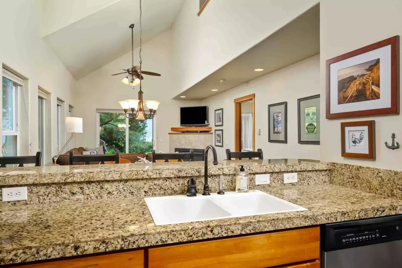 "We had a great stay. Perfect location. The best of both- a great lake view and less than a 5 minute walk to the beach." - Julie