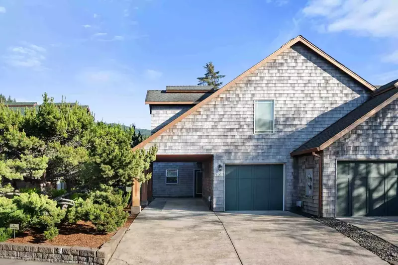 Rockaway Beach is south of Cannon Beach and north of Tillamook. Use this rental as a base camp to explore the Oregon Coast.