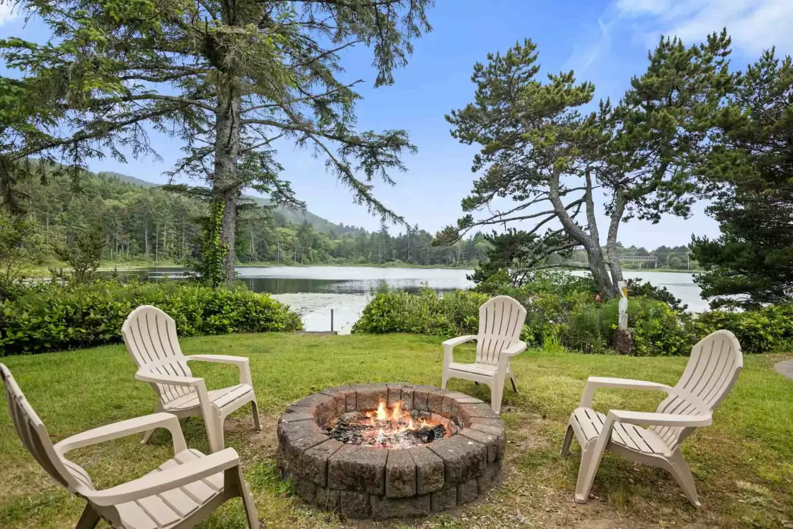 "This home on the lake with short walk to beach was perfect. Family loved kayaking on the lake and relaxing in the back yard" - Lori