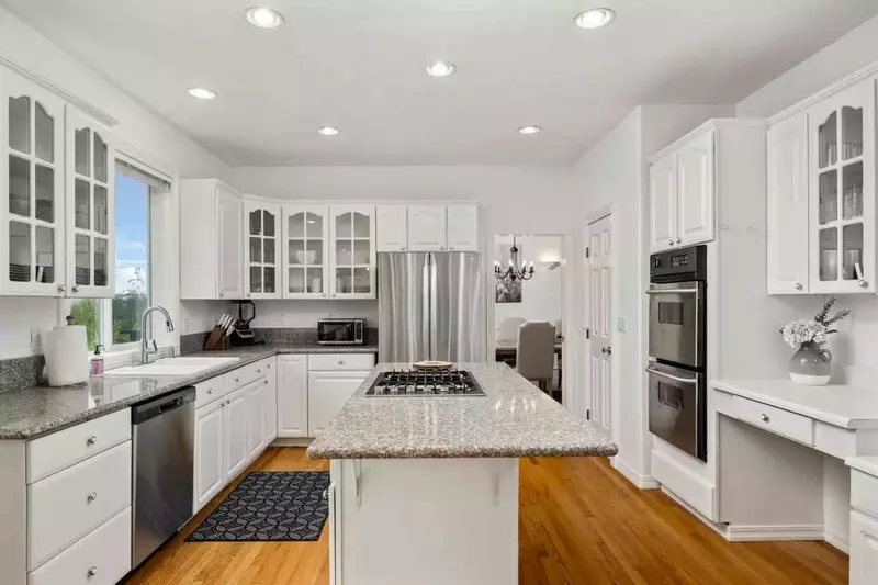 Cook delicious meals for breakfast, lunch, and dinner in this fully equipped kitchen. We suggest grabbing some ingredients from a local farm.