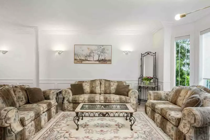 Plenty of comfortable seating.