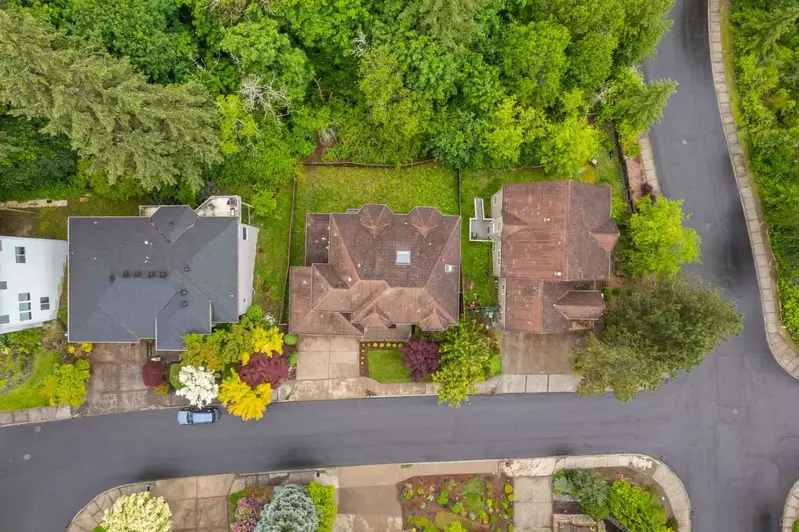 Tigard is between Portland, The Coast, The Gorge, The Willamette Valley, and Mount Hood. Use this rental as a base camp for an Oregon adventure!