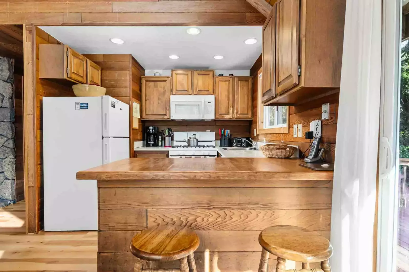 Hemlock House is located in the Tolovana Park area of Cannon Beach. It is a quiet area south of Haystack Rock and away from downtown.