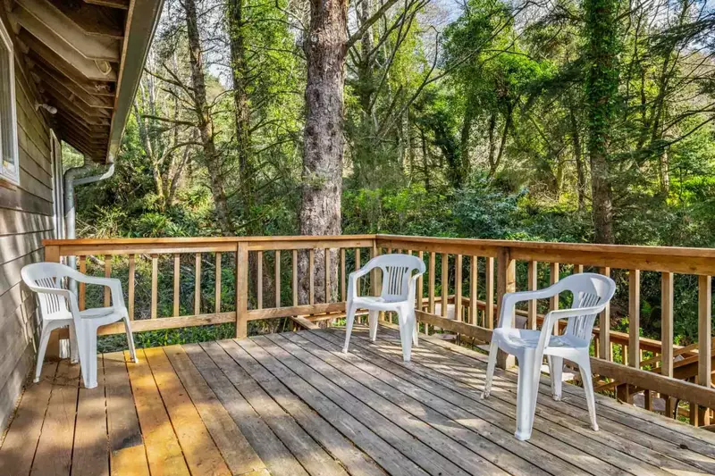 The Oregon Coast is gorgeous in every season. Remember to pack both sunblock and some warm clothing.