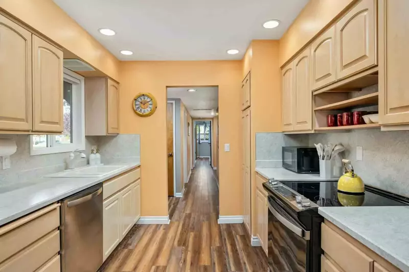 Cook delicious meals for breakfast, lunch, and dinner in this fully equipped kitchen. You can get some ingredients from a Willamette Valley farm.