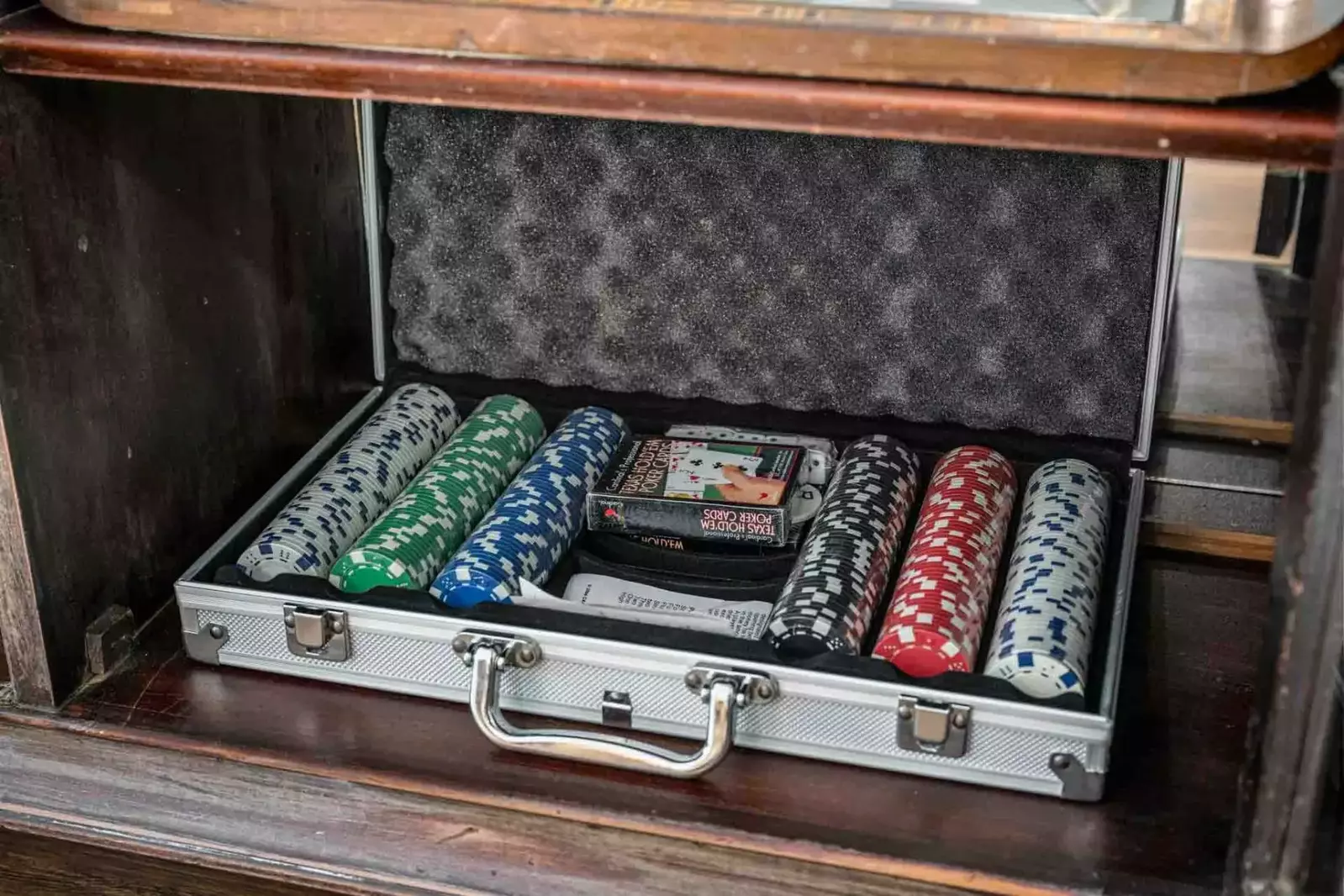 A poker set is available for a night of fun and games!