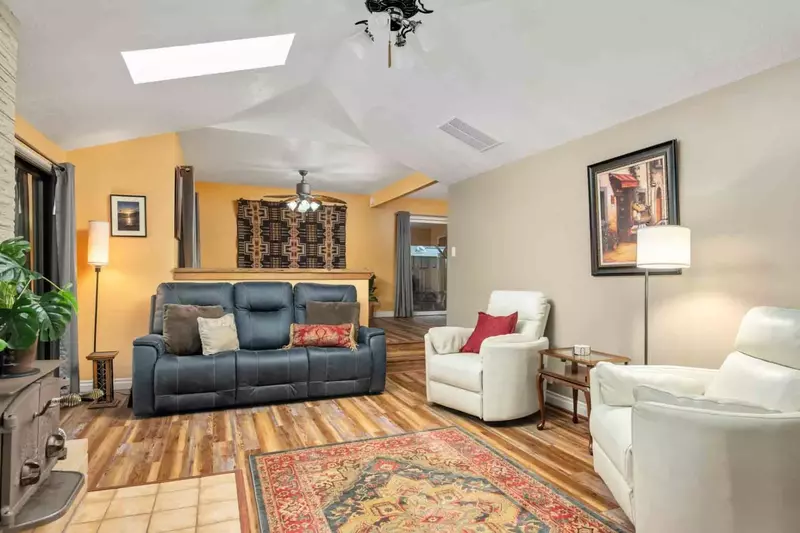 Comfortable house to stay in. The check in was easy and communication with the property manager was timely. We will definitely stay here again -Stacey