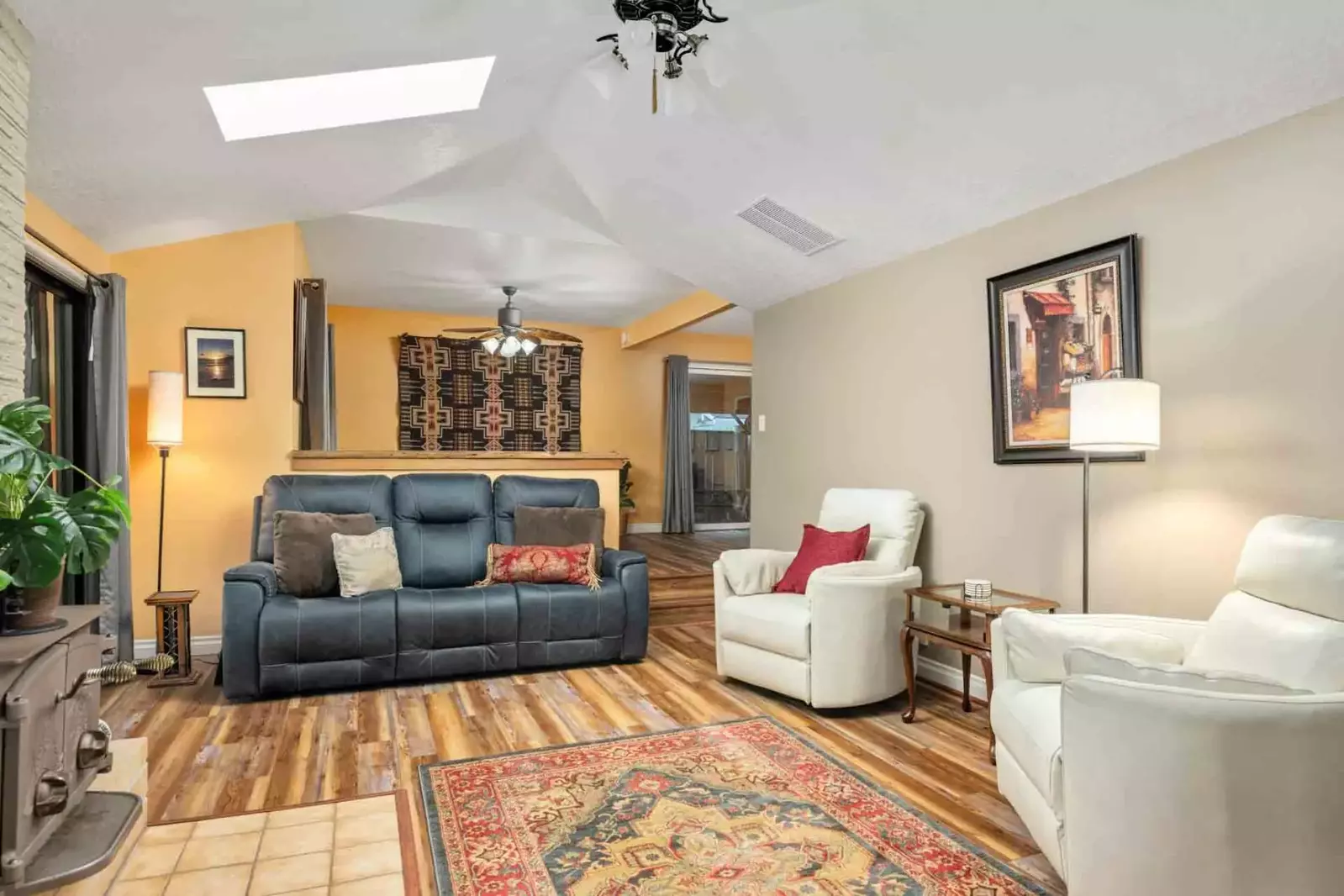 Comfortable house to stay in. The check in was easy and communication with the property manager was timely. We will definitely stay here again -Stacey