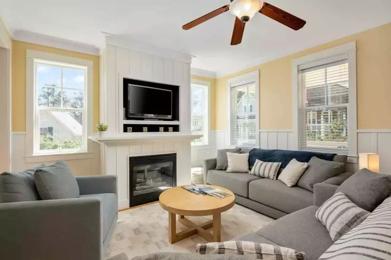 "Everything was clean, and very comfortable. I especially enjoyed the hot tub and fireplace." - Alesia