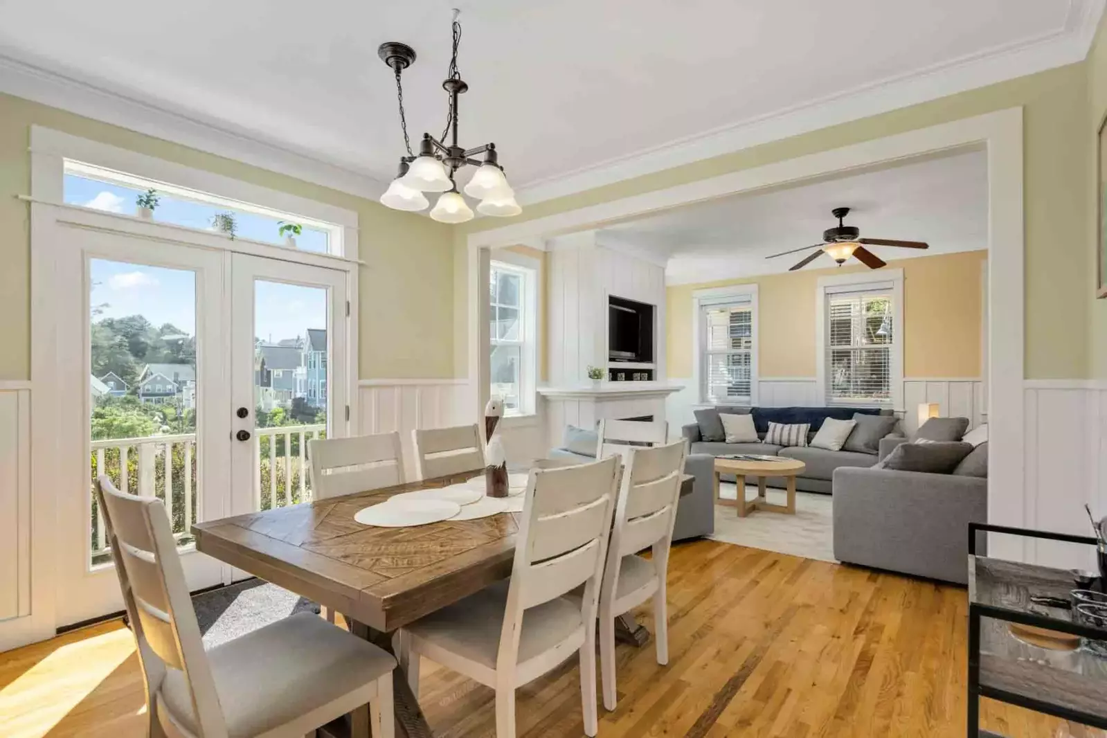 "Nicely stocked, clean and up to date as well as close proximity to a great beach. We will come again." - Jerry