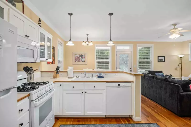 "Really pretty and beach was in walking distance! very nice area and neighborhood" - Alexis